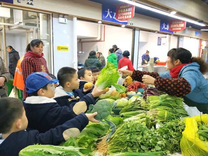 在菜市场实践行为艺术(菜市场体验生活)