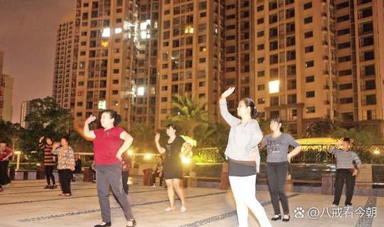 当小区广场舞队进军元宇宙(小区 跳广场舞)