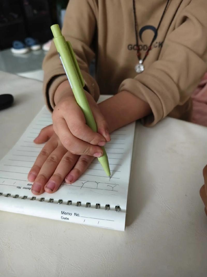 左撇子的基因优势清单（左撇子是显性基因还是隐性基因）